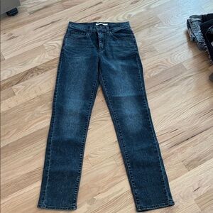 Levi 724 High rise straight size 27. Vintage blue color